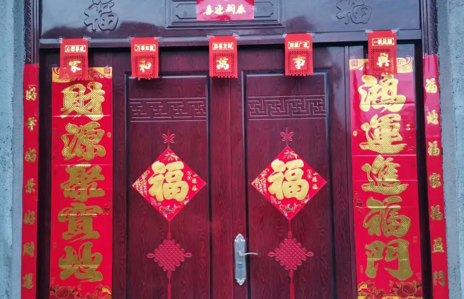 對(duì)聯(lián)印刷廠(chǎng)分享貼對(duì)聯(lián)的習(xí)俗